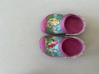 Crocs (6/7) и сандали (24)