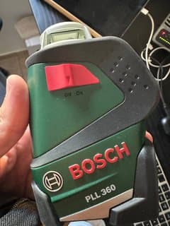 Лазерный уровень Bosch PLL 360 со штативом