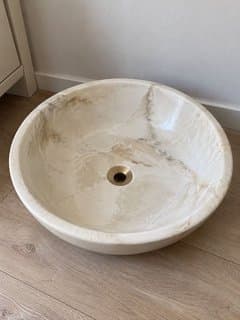 Cement sink with marble effect
