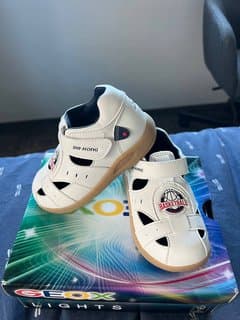 Boy's shoes, size 24
