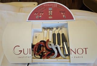 Cosmetology device