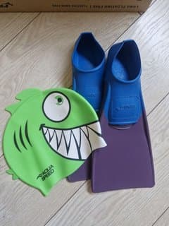 Kids' Finis fins (size 24-26) and cap