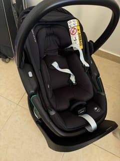 Maxi-Cosi Coral 360 infant car seat with ISOFIX 360 base